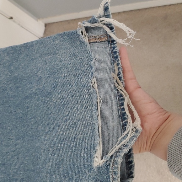 American Eagle Curvy Super High-Rise Baggy Straight Ripped Jeans - Picture 8 of 13